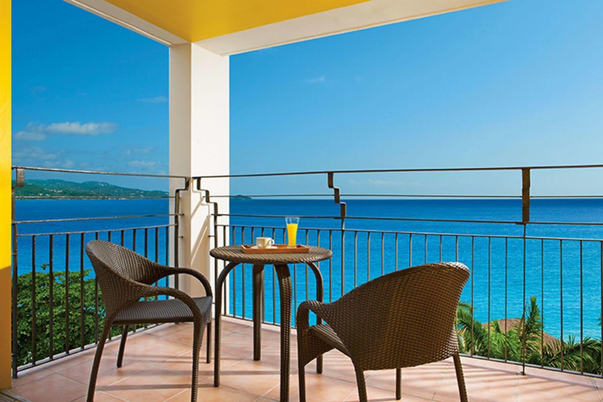 Deluxe Ocean Front Double Bed